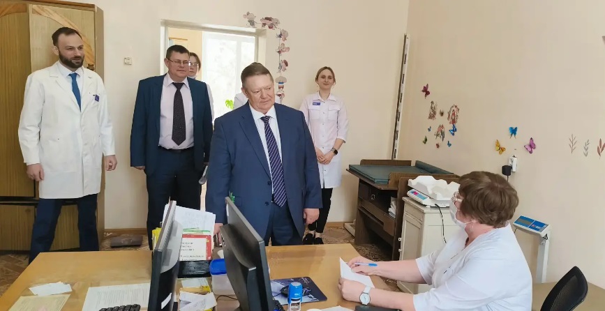 Николай Панков обсудил с врачами и пациентами, как улучшить медпомощь в Аркадаке Николай Панков обсудил с врачами и пациентами, как улучшить медпомощь в Аркадаке